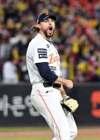 [포토]한화 와이스, 위기 넘겼다!