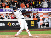 [포토]2루타로 득점 기회 만드는 한화 노시환