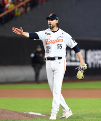 [포토]교체를 거부하는 한화 와이스, “No! No!”