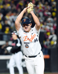 [포토]급한 불 끄는 한화 김서현