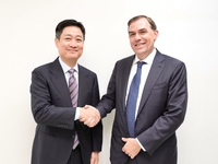 LG U+ 홍범식 대표, AWS CEO와 APEC서 회동…AI·클라우드 가속화