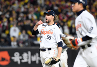 [포토]한화 와이스, 실점 없이 위기 탈출
