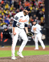 [포토]8회에도 포효하는 한화 와이스