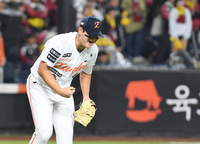 [포토]위기 넘긴 한화 김서현의 포효