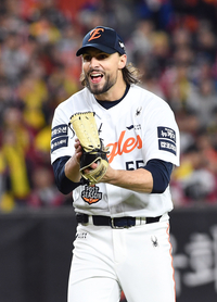 [포토]한화 와이스, 자축의 박수