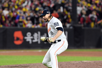 [포토]한화 와이스, 위기 탈출은 병살 유도로