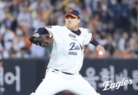 벼랑 끝 한화, ‘승부수’ 던진다! 류현진 불펜 대기→달감독 “본인이 던지겠다고 한다” [KS5]