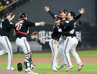 [포토]통합 우승의 기쁨을 나누는 LG