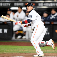 [포토] 하주석, 2회 득점기회 만드는 2루타