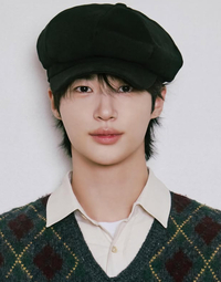 ‘오늘 생일’ 변우석, 34세 생일 자축하며 우체부로 변신!