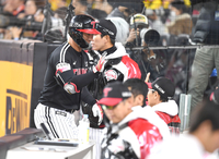 [포토] 오지환 ‘1점 내고 왔어요’