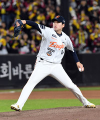 [포토]KS 5차전 등판한 한화 조동욱