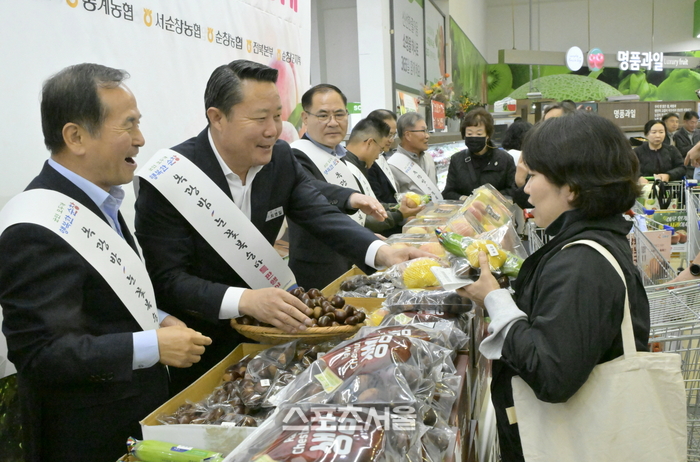 순창군,  ‘순창 옥광밤·눈꽃복숭아’ 홍보 판촉행사 개최...소비자와 직접 소통