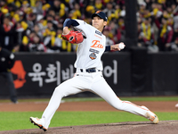 [포토]한화 황준서, 한국시리즈 5차전 등판