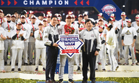 [포토] 김현수, 한국시리즈 MVP 주인공!