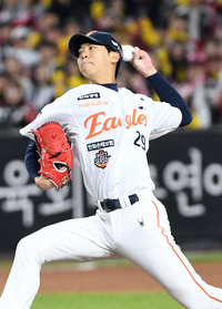 [포토]한화 황준서의 역투