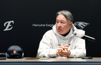 [포토]한화 김경문 감독, ‘투수 총 출동...’