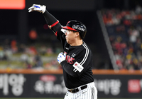 [포토]적시타 LG 김현수, 기선제압 성공!