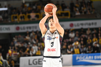 ‘평균 18.3점-팀 득점 27.4% 책임’ KCC 허웅, 개인 첫 라운드 MVP 품었다…KCC 선수로 5시즌 만에