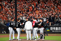 [포토] 김광삼 코치 ‘만루위기 잘 넘기자’