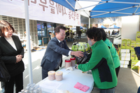 육동한 춘천시장, 후평3동 사랑의 바자회 참석