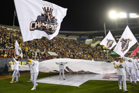 [포토] 그라운드 돌며 인사하는 LG 선수들