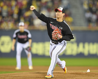 [포토] 오지환 ‘투수로 변신’