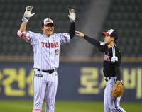 [포토] 송승기 ‘안타쳤어요’