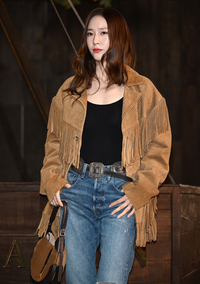 크리스탈, 카리스마 넘치는 웨스턴 프린지 재킷으로 완성한 시크 캐주얼 룩!