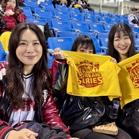 “울고 또 울었죠” LG 팬 두 번 울린(?) 우승 축제 현장→그만큼 ‘감동’이 넘친 잠실구장 [LG우승 현장속으로]