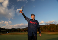 ‘미스터 자이언츠’ 주니어 김재호 롯데보다 빠른 17년 만에 우승 감격 “죽을 때까지 선수할 것”