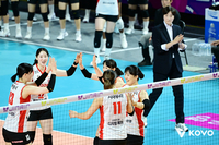 ‘만년 꼴찌’ 페퍼는 잊어라, 강렬한 ‘데뷔전’ 조이 앞세워 두 경기 연속 셧아웃 승리…벌써 3승으로 1위 도약[현장리뷰]