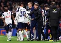 손흥민 있었다면 이랬을까…토트넘 스펜서·판 더벤, 토마스 감독 ‘패싱’ 논란 “매우 작은 문제 중 하나”