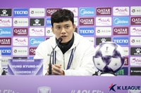 ‘8강 기적’ 광주처럼…정경호 감독의 전략적 판단, 강원 히로시마 잡고 ‘돌풍’ 이어간다