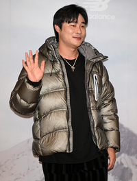 메이저리거 김하성, 올리브 패딩으로 완성한 겨울 스트릿 룩! [이주상의 e파인더]