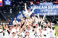 ‘트윈스 왕조’ 위한 마지막 숙제…주전 30대 즐비→‘젊은 피’ 더 필요하다 [SS포커스]