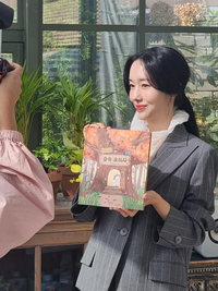 ‘만능 엔터테이너’ 이정현, 이번엔 동화 작가 데뷔! 요리 그림책 출간