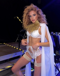 슈퍼탤런트&미스 유럽 2위 니카 카, 매혹의 란제리 패션으로 남심 저격해