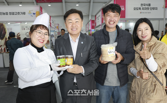 김관영 전북도지사, 전주국제발효식품엑스포 행사장 방문 기업인과 소통