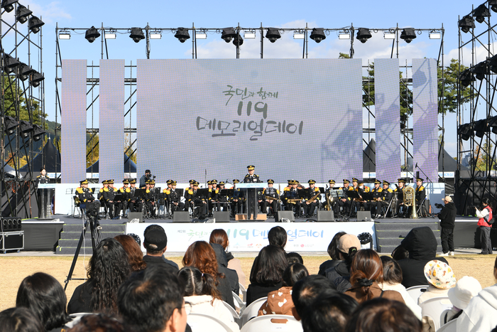 김승룡 소방청장 직무대행이 추모식 기념사를 하고 있다. 사진|소방청
