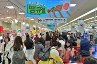 롯데마트, 냉장연어 반값할인…‘땡큐절’ 2주차