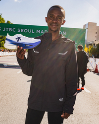 “우승자가 신은 신발 뭐야?” 데상트 러닝화, 마라톤 현장서 관심 폭발