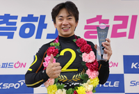 ‘황제의 귀환’ 정종진, 임채빈 제압! 경륜개장 31주년 대상 제패