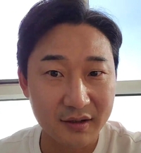 ‘그냥 쓰라 준 돈 vs 생활비 빌렸다’…이천수, 억대 사기혐의 ‘진실공방’