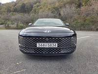 도로 위의 ‘셀러브러티’가 되다…아이유의 선율로 감싼 ‘디 올 뉴 그랜저’ [원성윤의 가요타요]