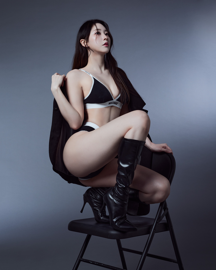 모델 서윤지, 논현동 스튜디오서 화보 촬영…“지스타에서 만나요”