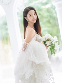 윤정수와 결혼 윤진서, 웨딩드레스 자태 공개 “매 순간 사랑받고 있음을 느끼게 해줘...”