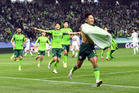 [포토]상의 벗어버리는 전북 이승우