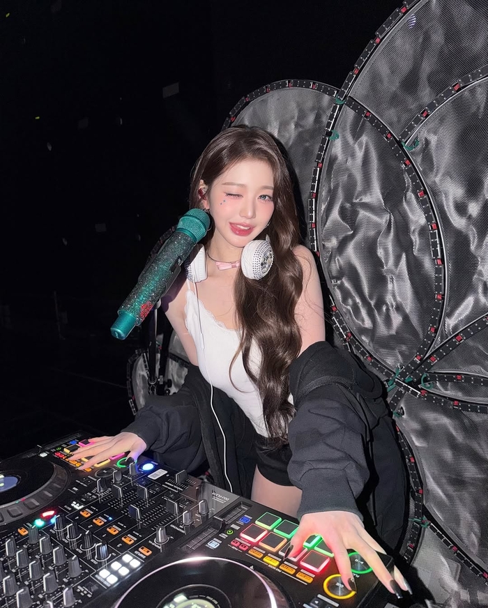 장원영, 섹시한 DJ로 변신한 여신 “미쳤다”