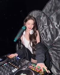 장원영, 섹시한 DJ로 변신한 여신 “미쳤다”